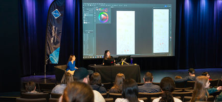 Canadian illustrator Fanny Berthiaume doing a live sketching session at the Museum of Civilization.