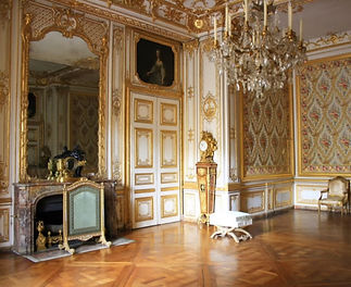 boiserie dourada em castelo