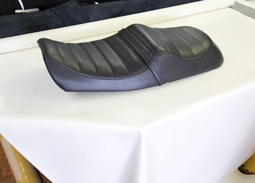 HONDA CB1100RS / 本革＋タックロールシート / 145 | バイクシート