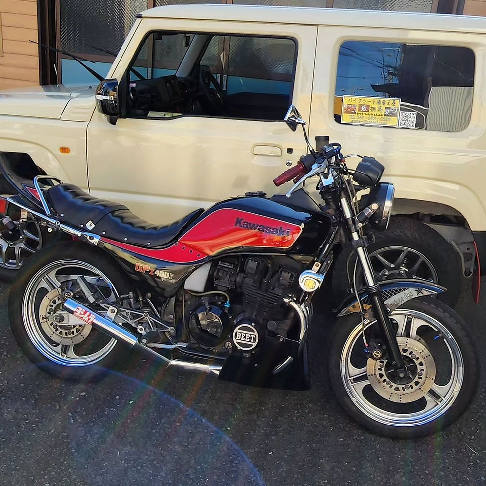 サムネイル： GPZ400Fタックロール張替え+段シート加工加工+飾りリベット取付け加工/173
