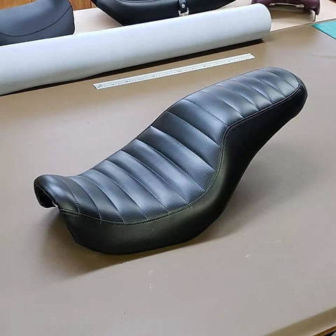 HARLEY / タックロールシート / 068 | バイクシート張り替え屋