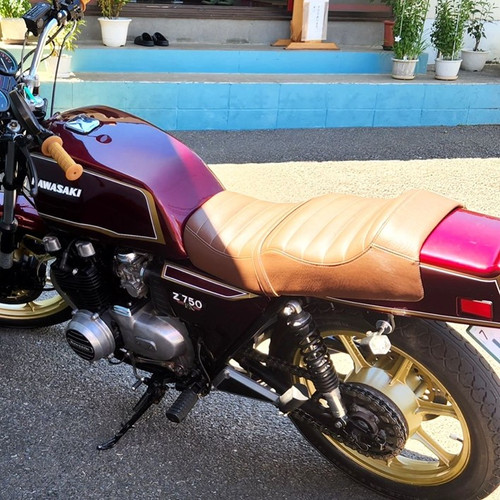KAWASAKI Z750FX / 本革＋タックロールシート / 151 | バイクシート