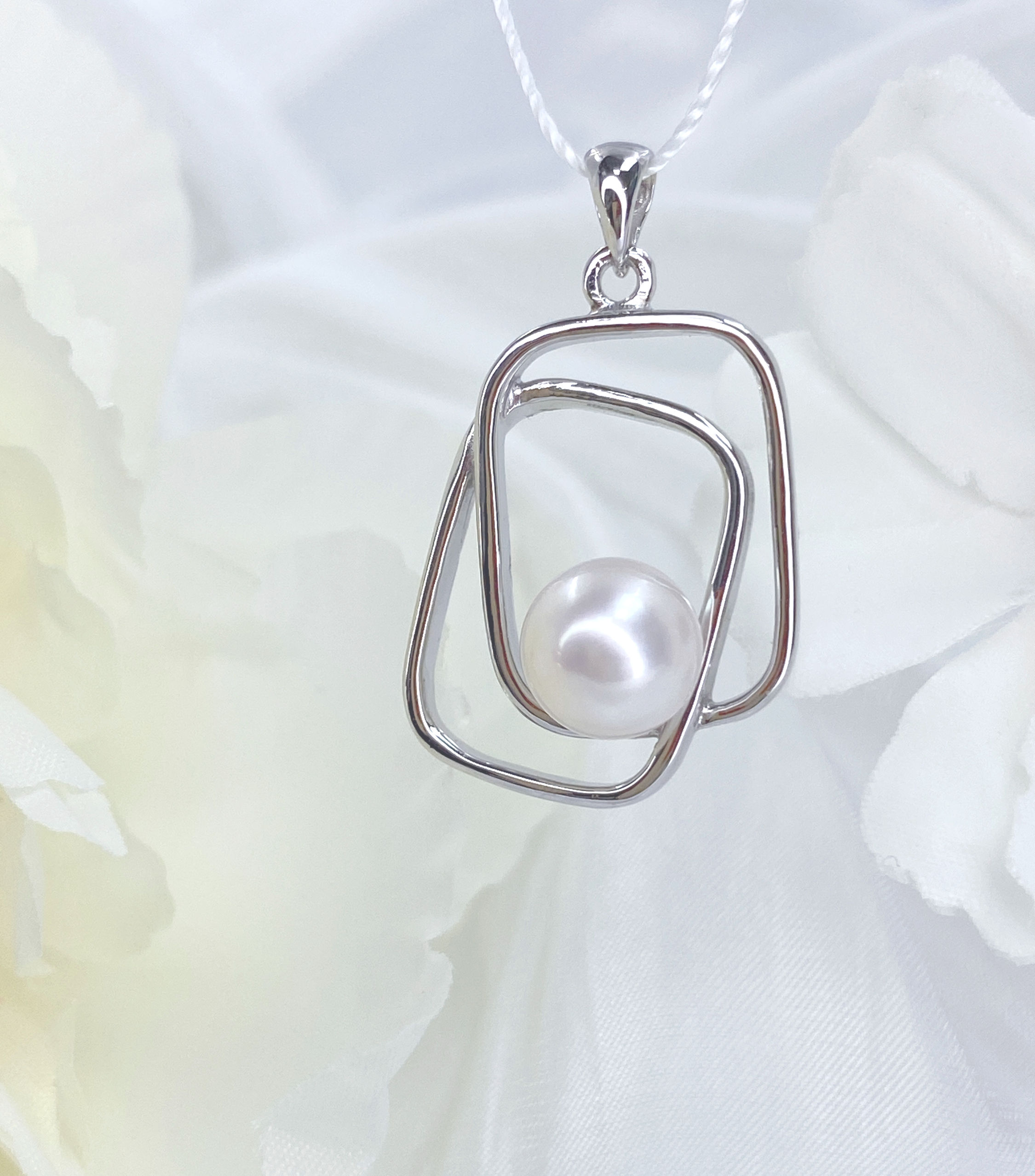Double square Japanese Akoya pearl pendant雙圈方形日本akoya珍珠吊墜