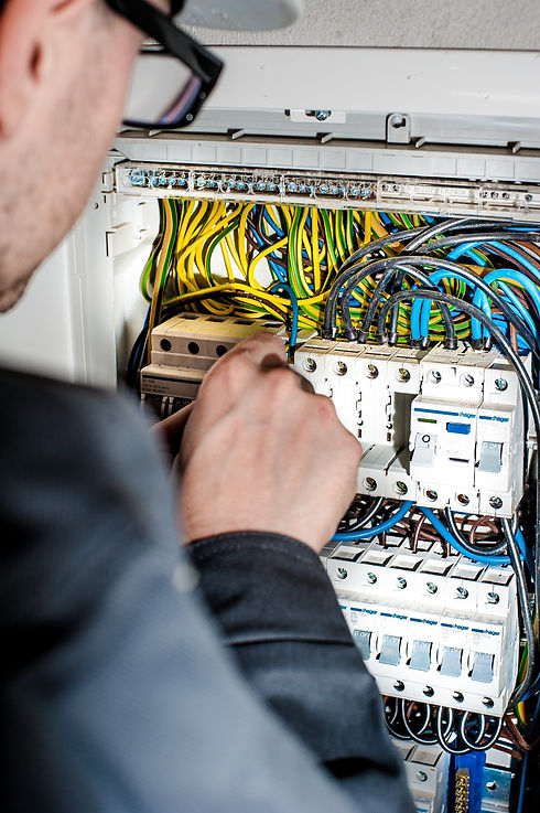 electrician-1080573.jpg