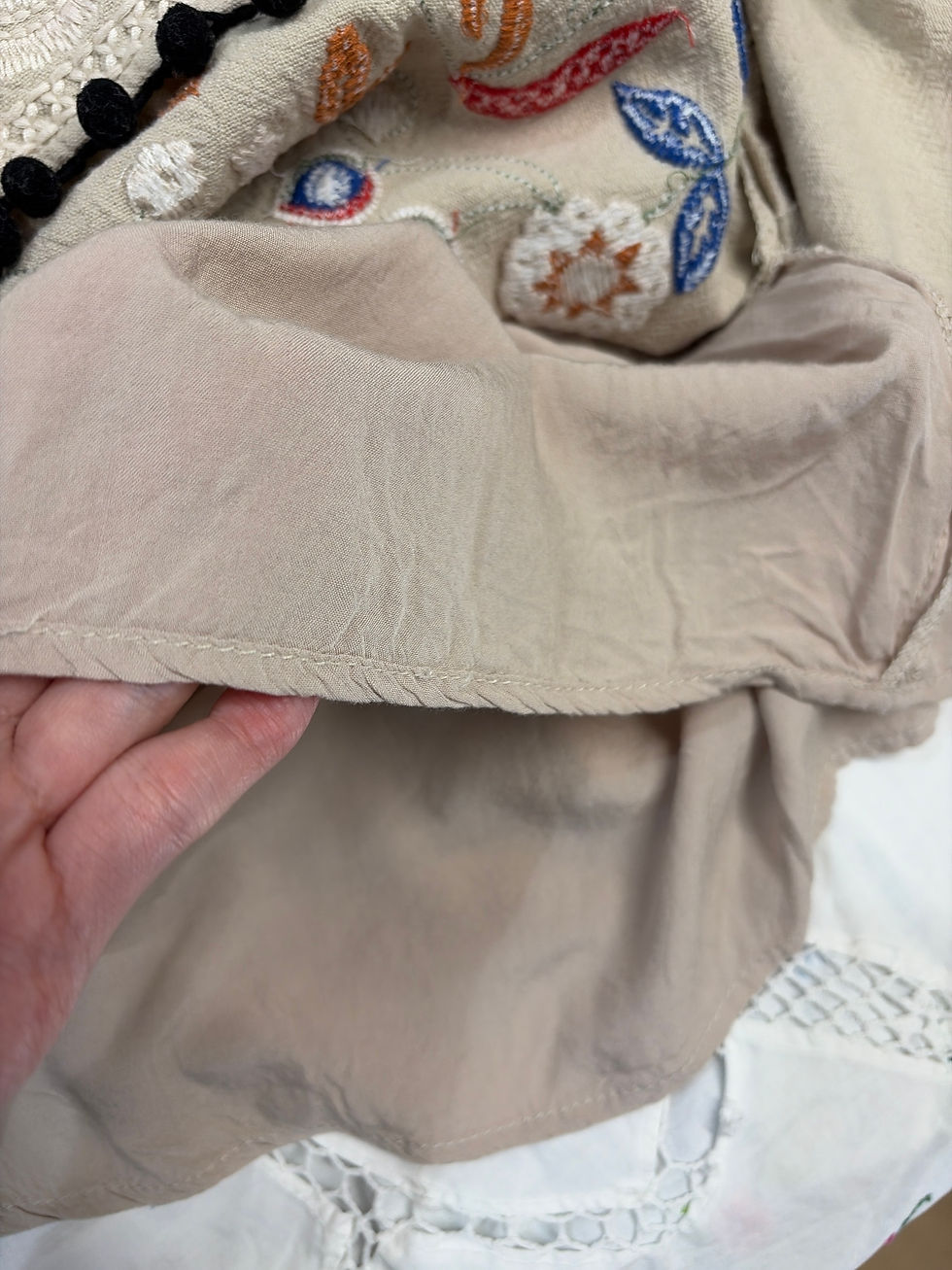 サムネイル： Altar'd State Embroidered Mini Skirt