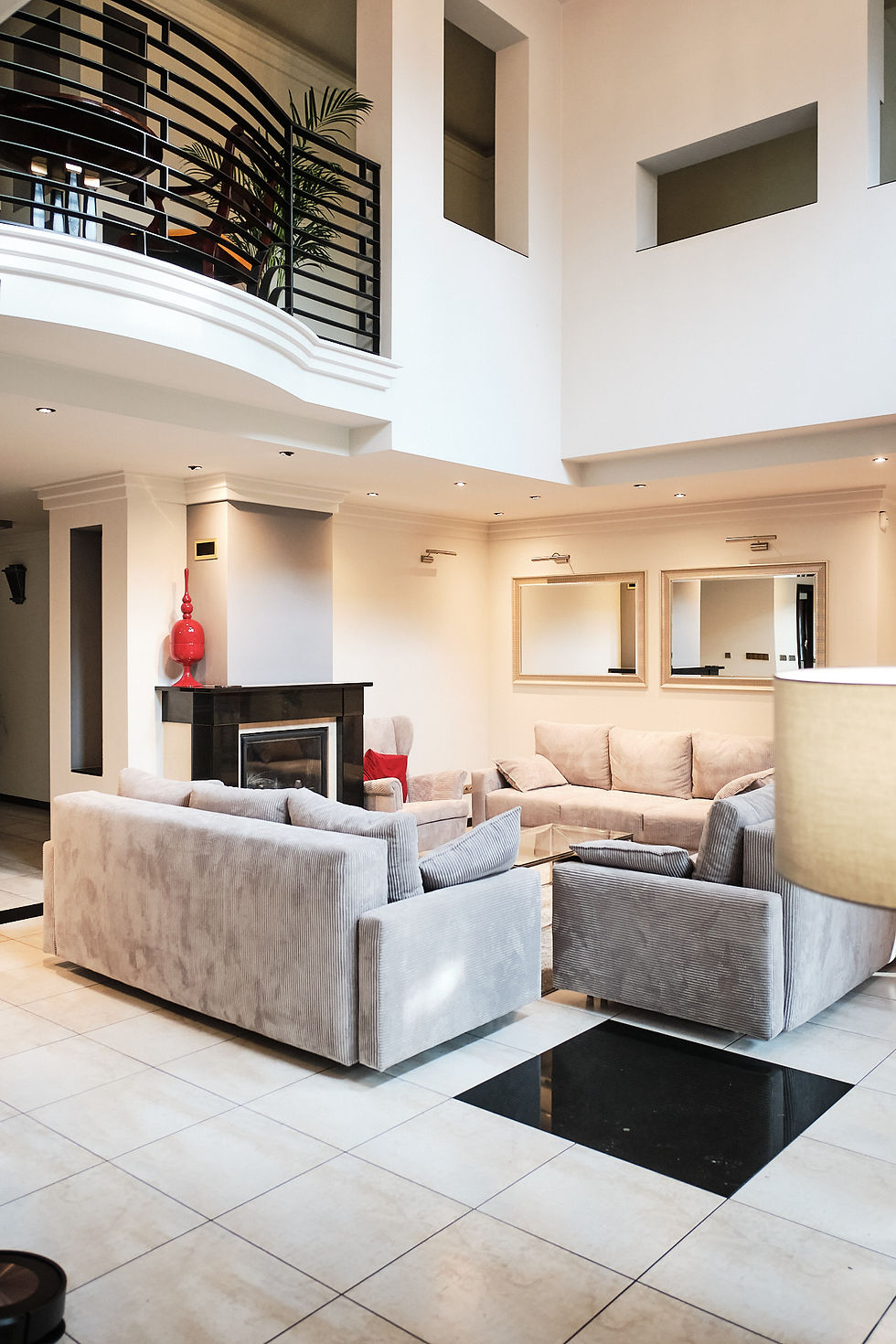 Stylowy salon w Siebiecnie – przestrzeń pełna inspiracji i elegancji.