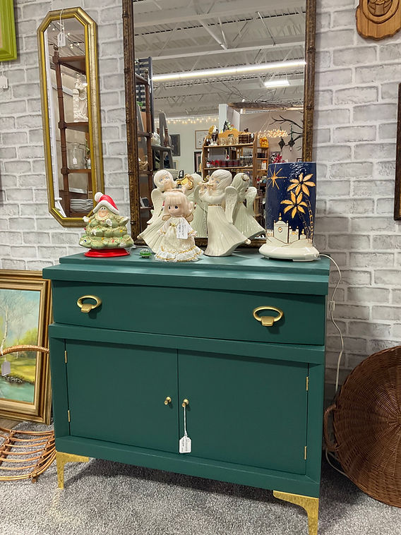 Reflections on Antique Mirrors | America's Antique Mall Reflections on Antique Mirrors | America's Antique Mall