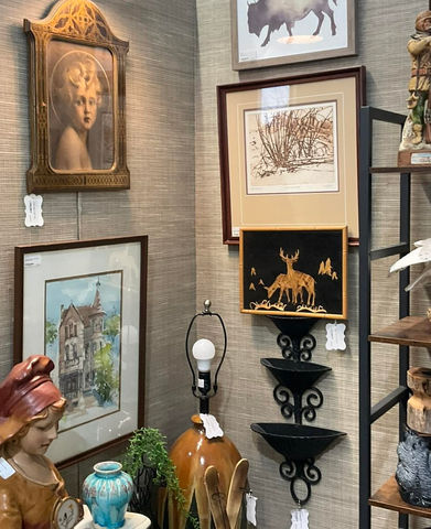 Vendor booth in Antique mall Chicago