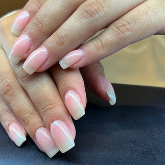 Uñas nude discreto