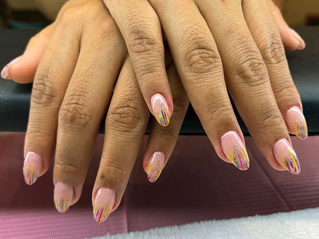 Uñas decoradas fiesta colores