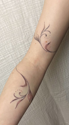 Custom tattoo. Ornamental leaf vine in dotwork style/shading, multiple sessions, not yet finished. Hand-poked by Studio Baumkrone, Handpoke Tattoo.