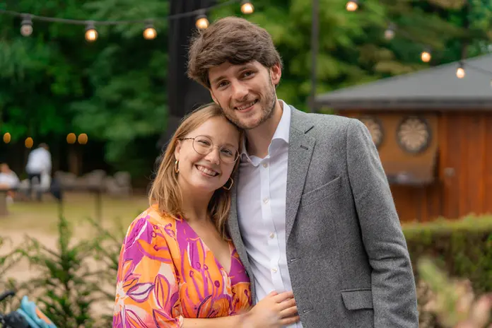 Photo d'un couple à un mariage
