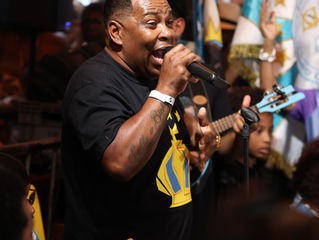 Vila Isabel reafirma suas raízes e reúne 5 mil pessoas na Pedra do Sal para apresentação dos sambas finalistas