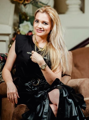 Carlota Molina de Lovo: virtuosa diseñadora de alta costura hondureña, la pintura y el buen vestir