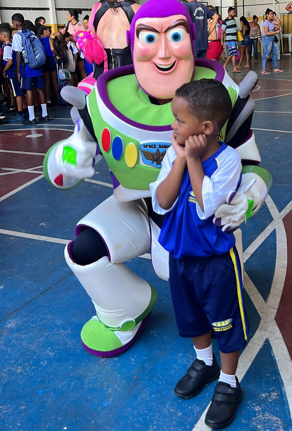 Personagem Vivo Buzz ligth Itabora
