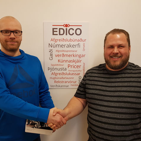 Edico gaf þrjá Nokia 8 Android snjallsíma