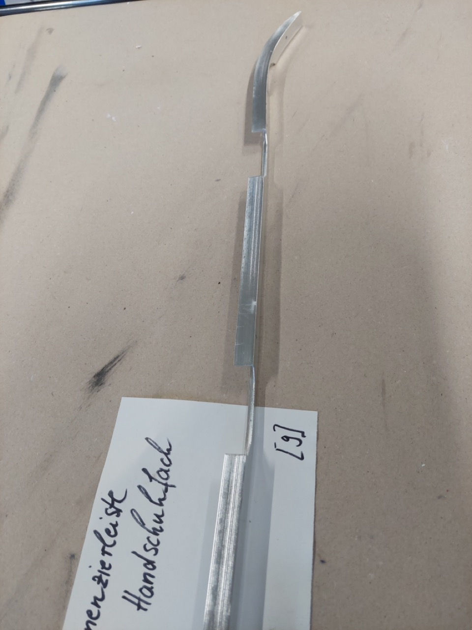 Miniaturbild: W108, Zierstab innen unter Handschuhfach