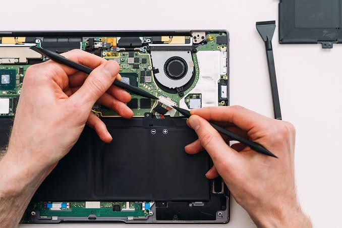 Dépannage et Réparation Informatique : L'Expertise PC et Mac à Votre Service à Bordeaux 33