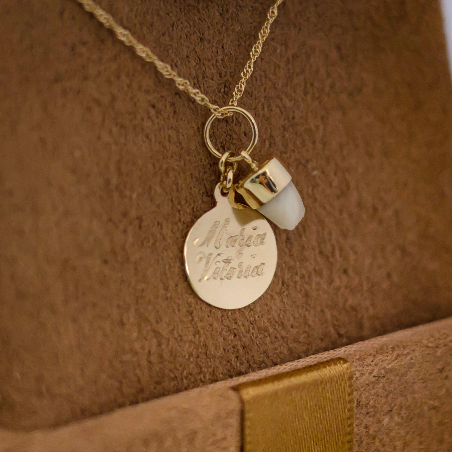 Pingente Dente de leite com Nome e corrente Cingapura 45cm 18k | Hoff Design