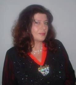 Kozeta Zavalani - autore, poete, gazetare e shkrimtare.Mban titullin Ambasadore për Paqen.