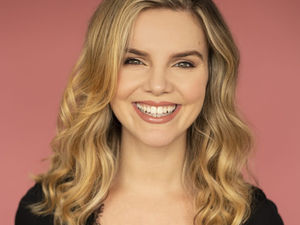 Shqiptarja Tringa Rexhepi ne Kanada është një artiste e kompletuar ne:  art muzike,piano,aktore.