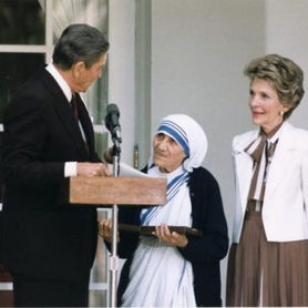 Nënë Tereza,  dhe Churchill,  nderuar me çmimin Qytetarë Nderi i  i SHBA ndërsa ishin gjalle