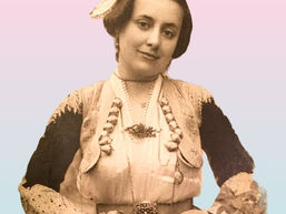 Më 1937 mbaroi Institutin “Nëna Mbretëreshë” u diplomua në Universitetin e Romës, në  në vitin 1941 