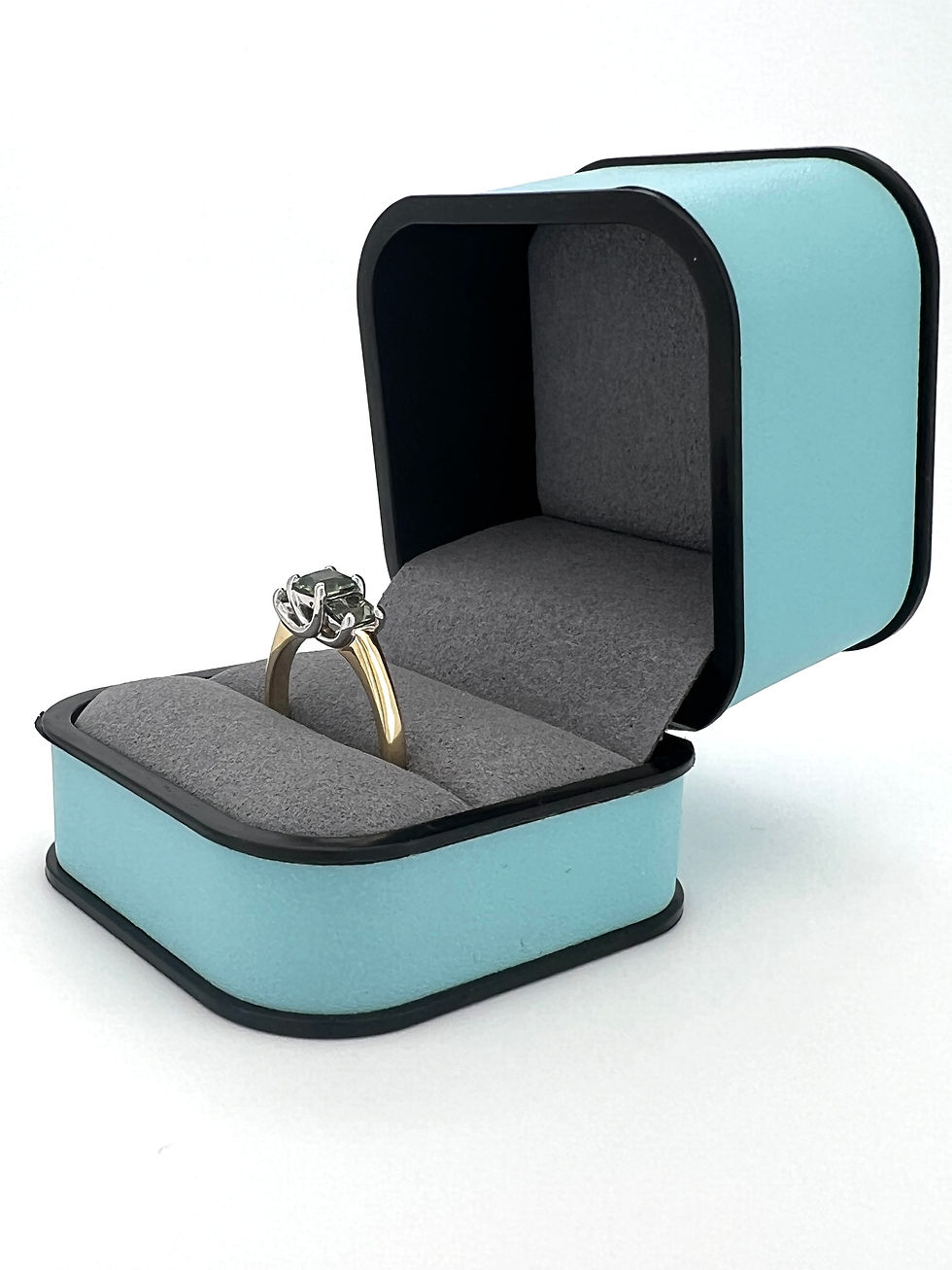 Thumbnail: Gem Culture Second hand green sapphire engagement wedding ring yellow gold ring box view