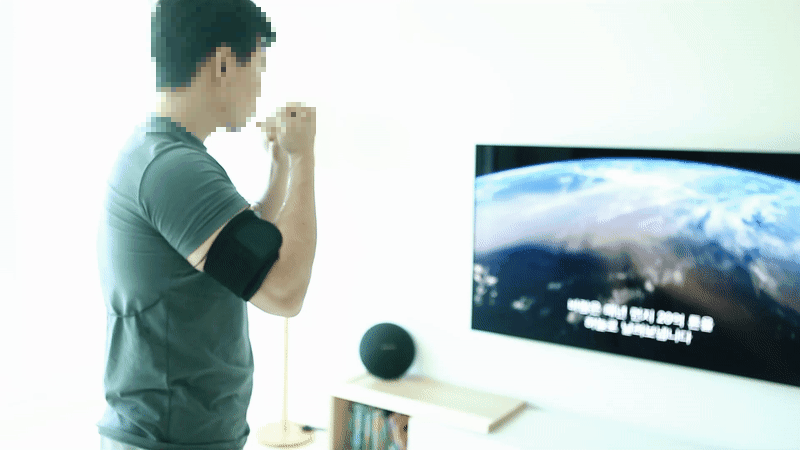 001._리얼EMS_올인원_패드_TV시청.gif