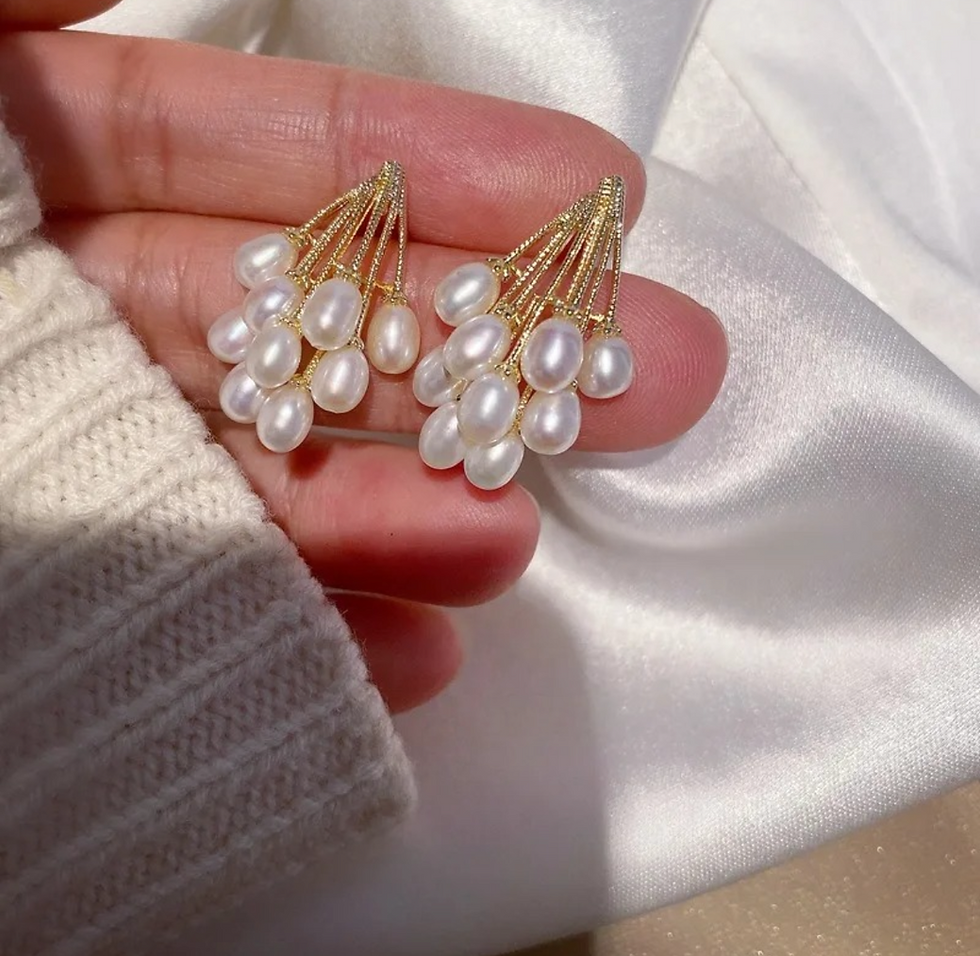 Thumbnail: Giffygo Versatile Baroque Pearl Korean Stud Earrings – Elegant Wedding Jewelry
