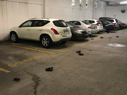 Mercado deve indenizar cliente que caiu em bueiro de estacionamento