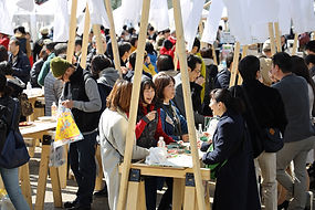 会場全体_客席ちょっと寄り笑顔048A0771_s.jpg