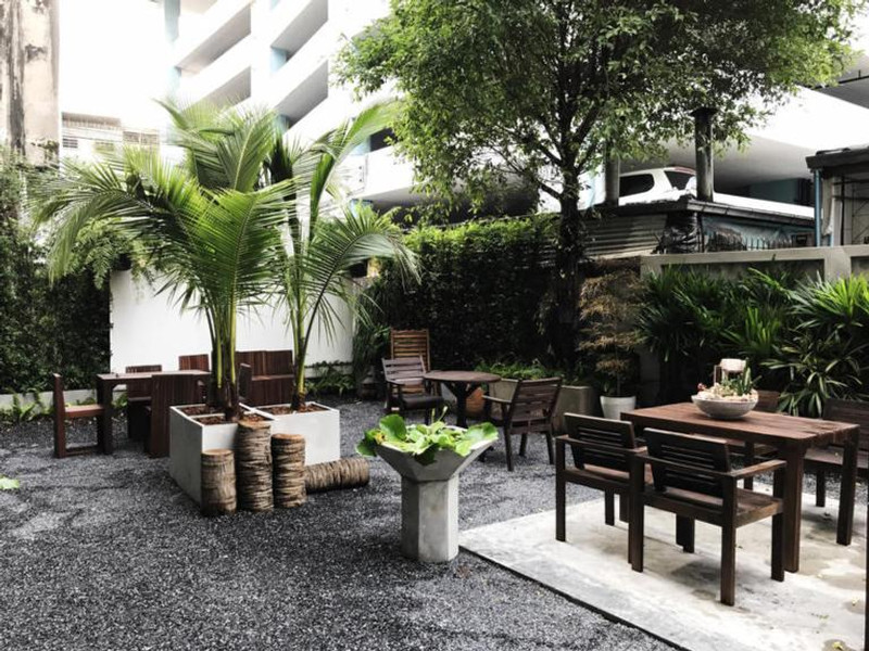 yim yam hostel garden