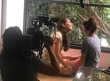 טלי בצילומי סרט 3.webp