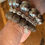 Miniaturbild: Graues Holz Perlen Armband