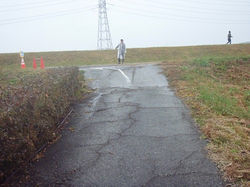 上って左折します