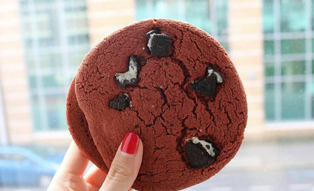 Red Velvet Oreo Cookie Sandwich.