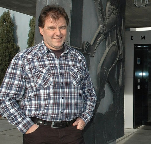 Schneider Roland Windisch Background.jpg