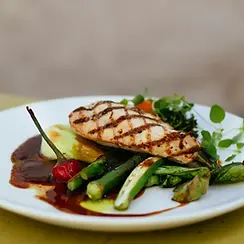 Fine wine pairing: "Curated wine pairings with gourmet dishes at an Orlando wedding for a refined dining experience."