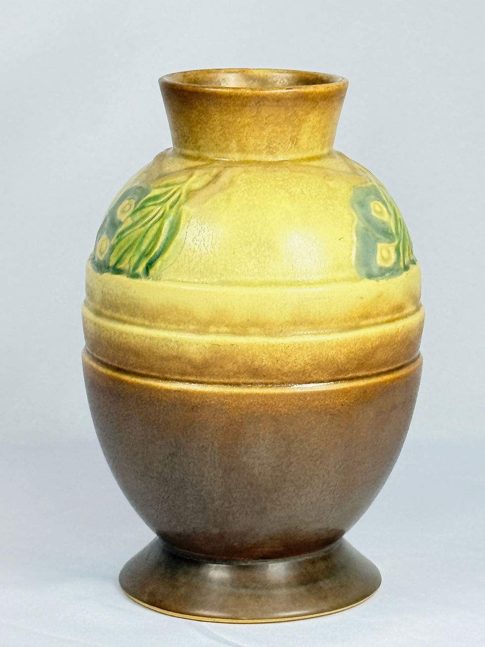 Thumbnail: Highly collectible 1924-1928 ROSEVILLE FUTURA ART POTTERY VASE