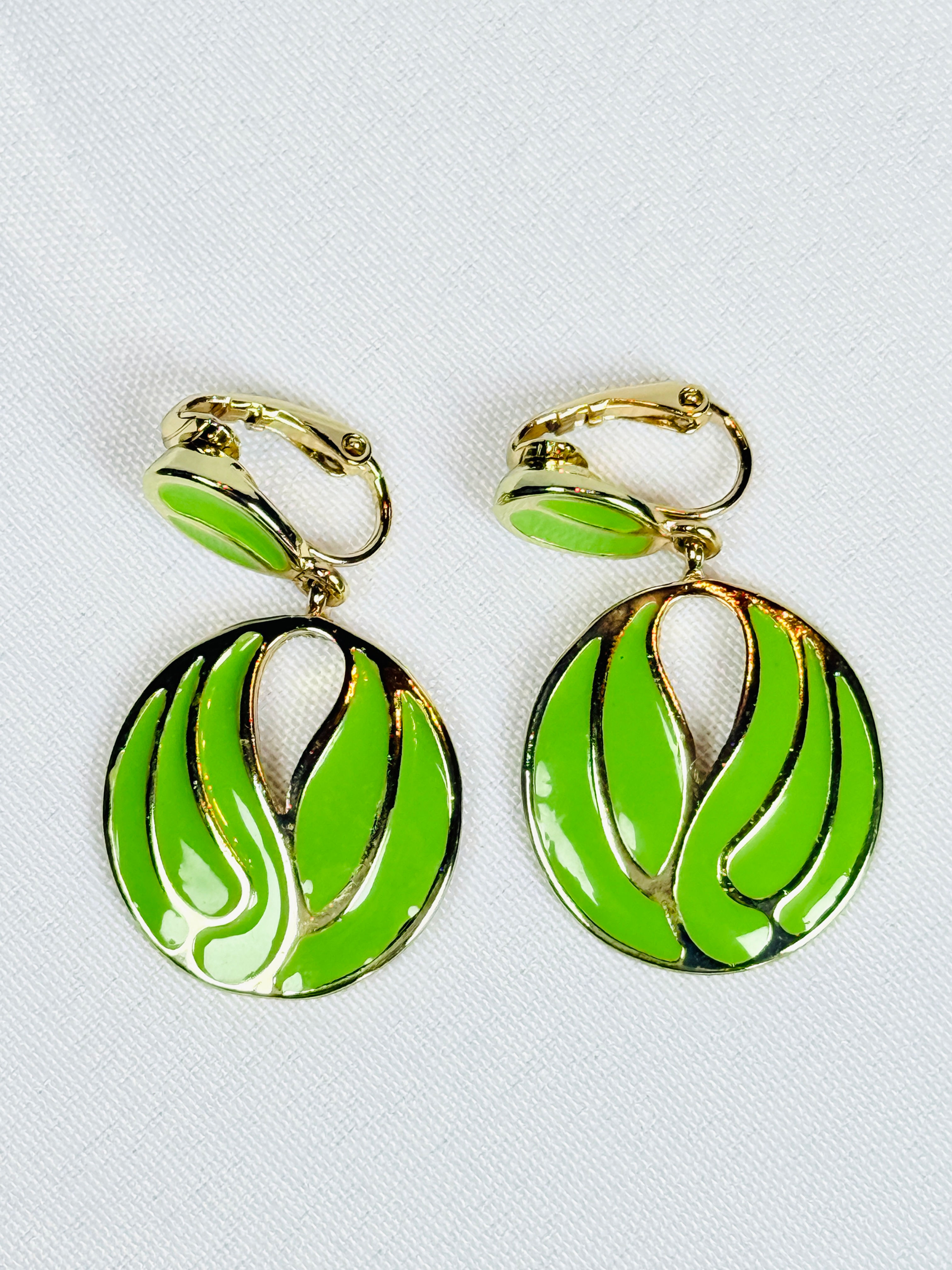 Gold Toned Clip on back GREEN AND GOLD