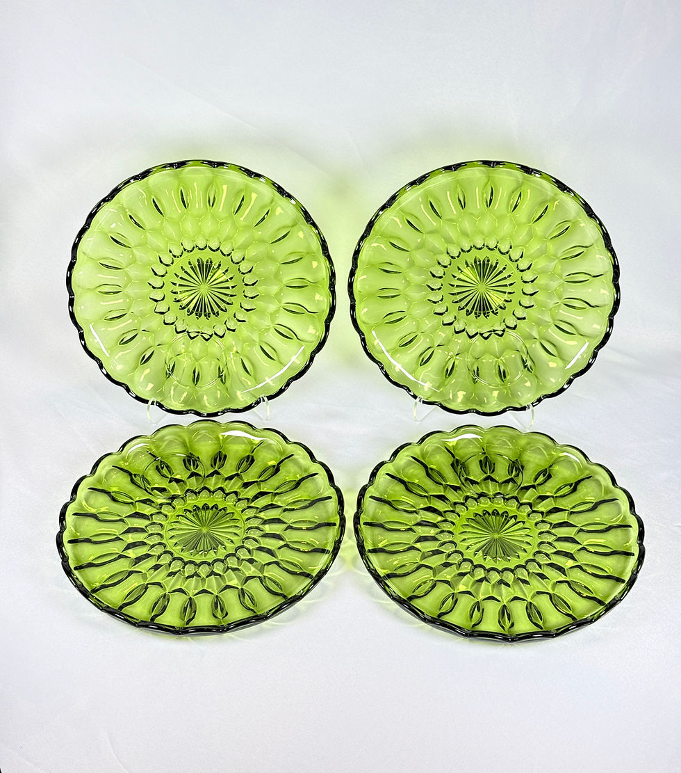 Thumbnail: 10” Fairfield by Anchor Hocking avocado green plates (4pcs)