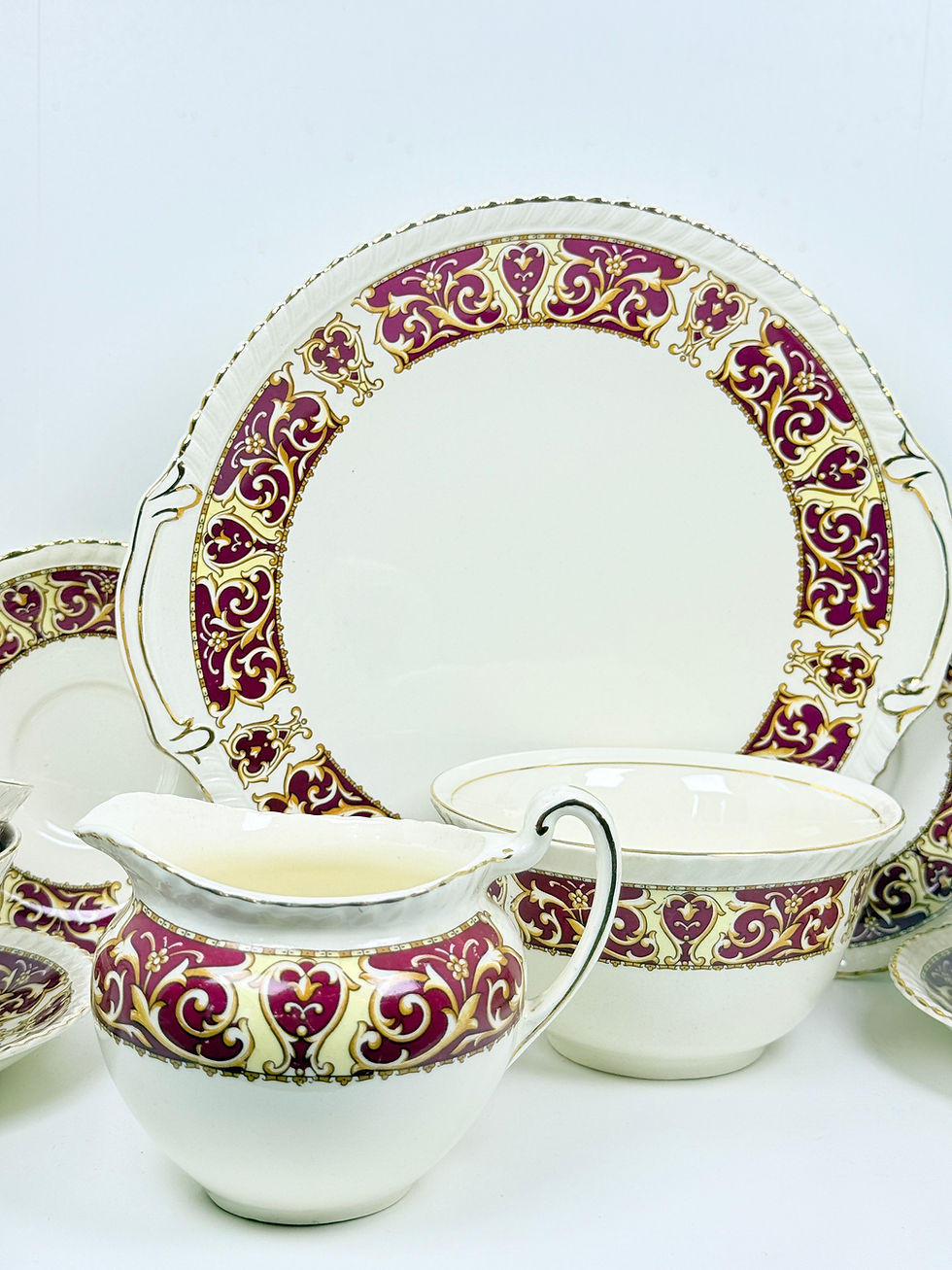 Thumbnail: VINTAGE JOHNSON BROS ENGLAND “old English” 22pcs