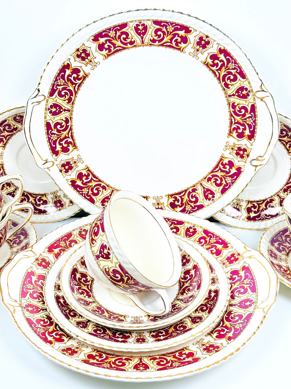 Thumbnail: VINTAGE JOHNSON BROS ENGLAND “old English” 22pcs