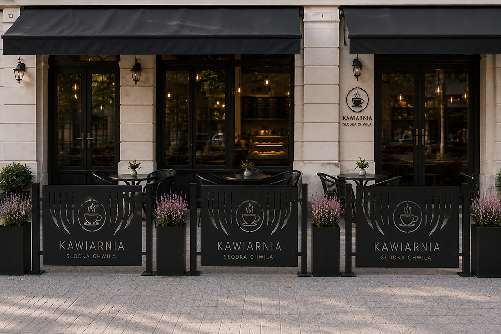 Miniatura: metalowy ogródek gastronomiczny z panelami reklamowymi i donicami
