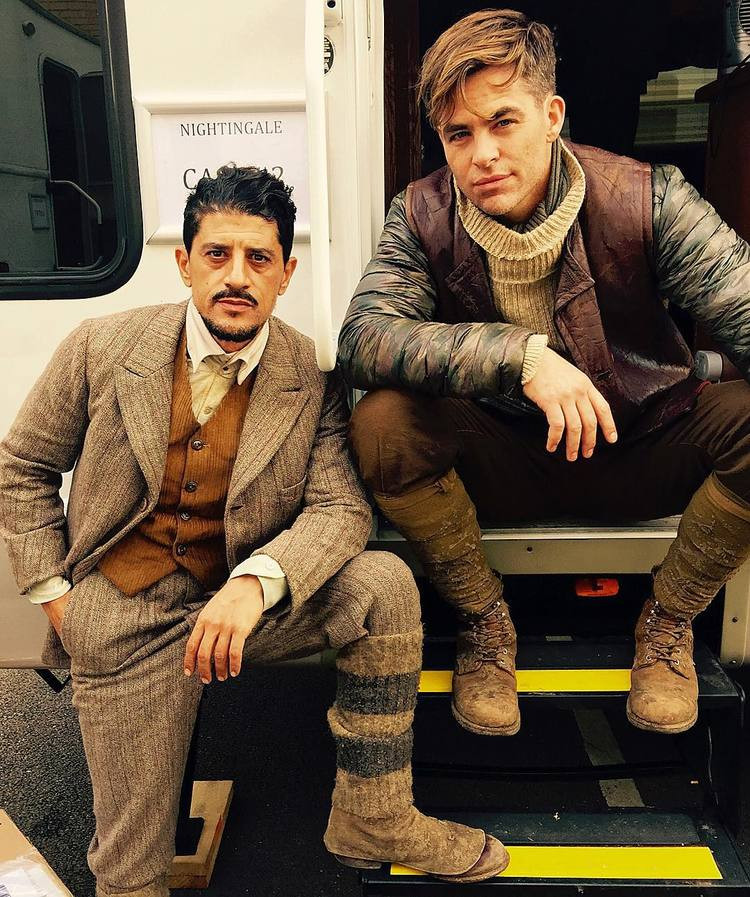 first-photo-from-the-set-of-wonder-woman-shows-chris-pine-as-steve-trevor