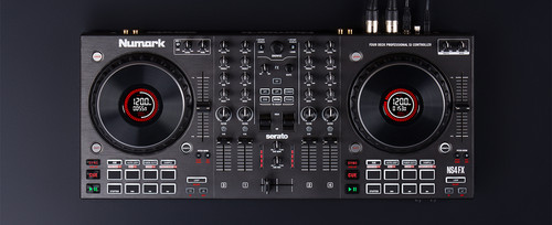 ニューマーク　DJ Amazon.co.jp: Numark DJコントローラー スピーカー内蔵 DJ機材 Serato