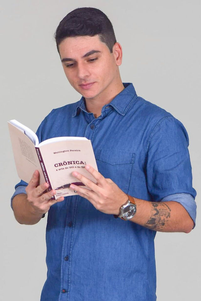 Mateus lendo crônica