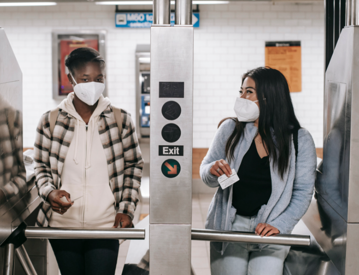 Wearing masks on the Metro
