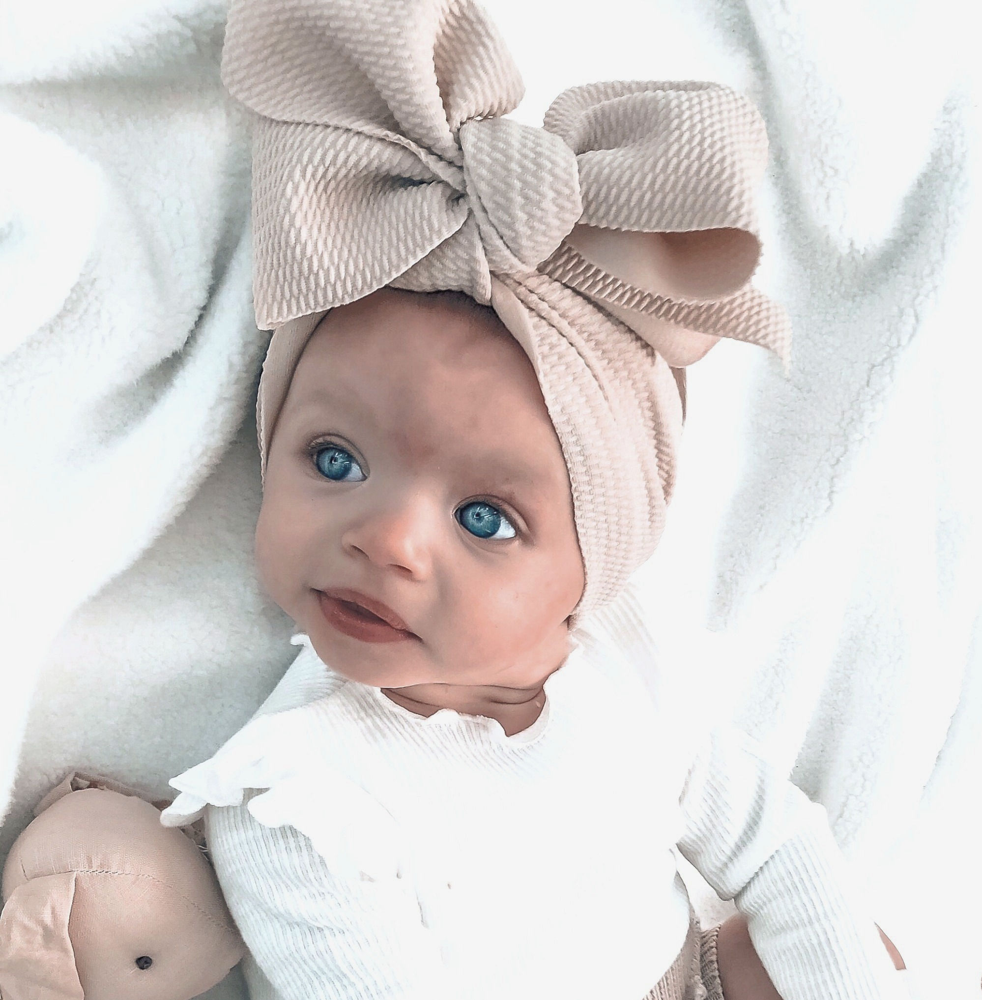 BELLA BOW
